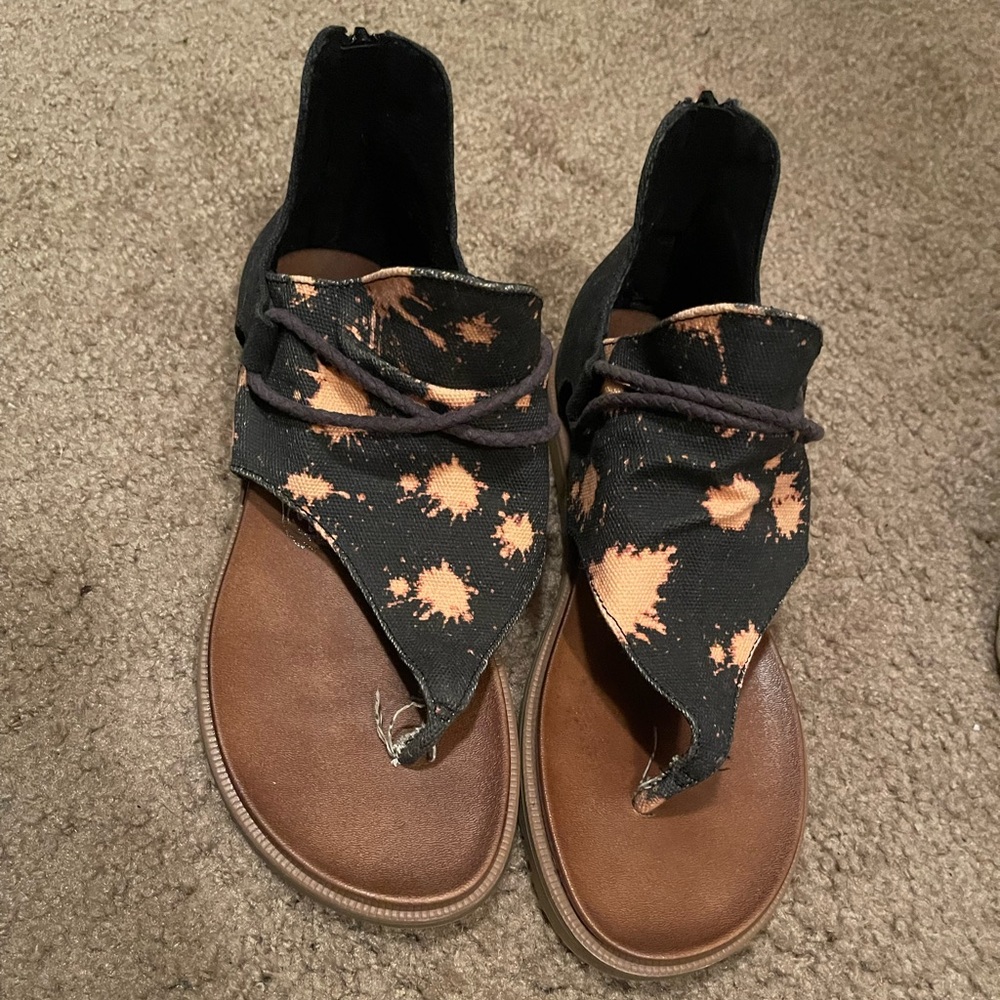 Like new Very G sandals